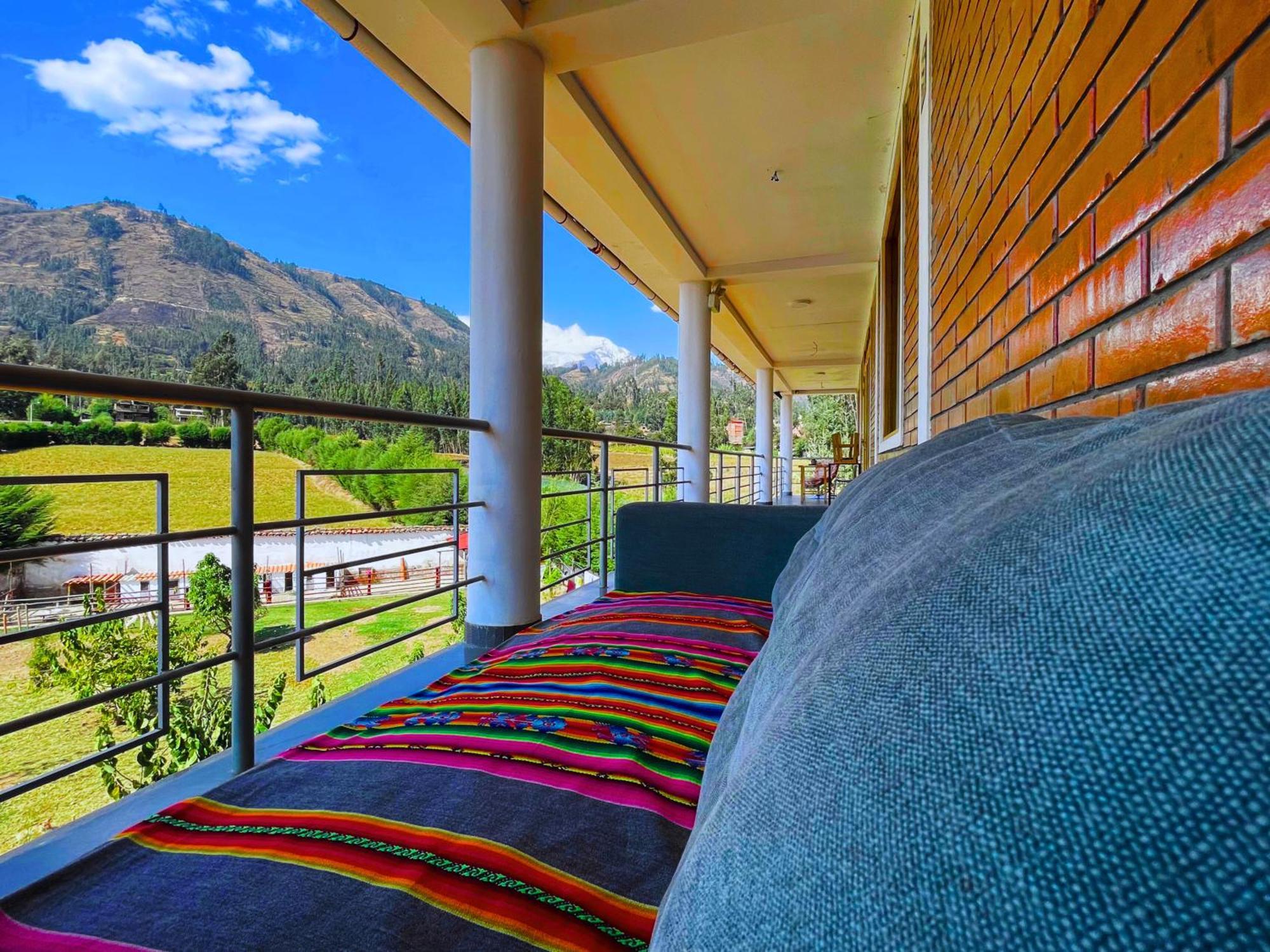 Runaway Eco Hotel Каруас Экстерьер фото
